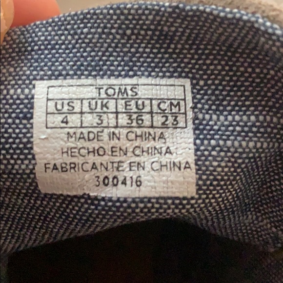 Not made anymore Toms healed shoes - Picture 4 of 4